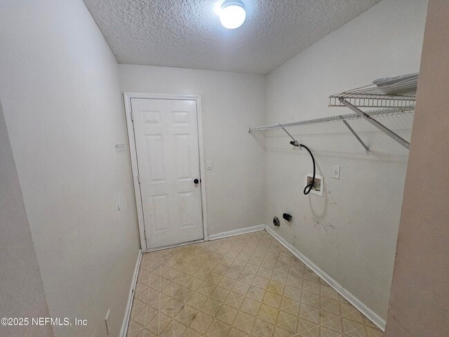 Building Photo - 1708 Dartmoor Ln