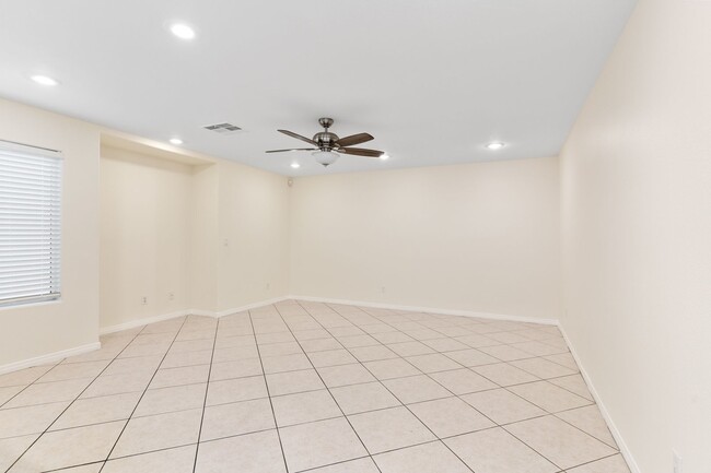 Building Photo - 7268 Vinca Rd