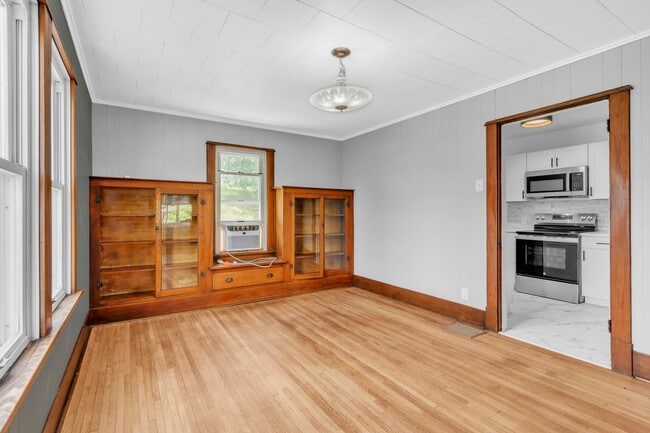 Building Photo - 2 Bed 1 Bath in Rochester, PA