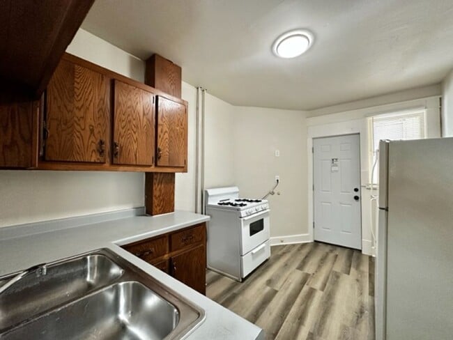 Building Photo - 808 Cherry St