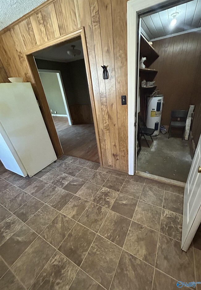 Building Photo - 803 Fairway Dr NW