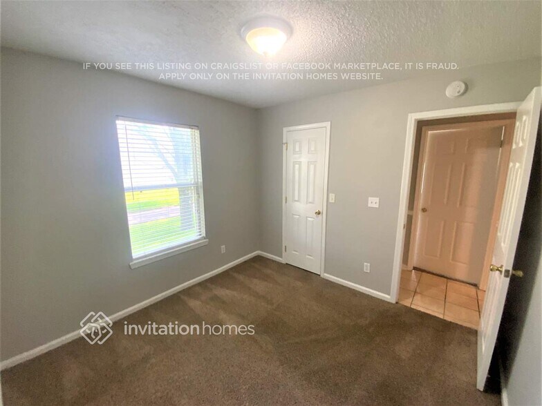 Building Photo - 5666 Plum Hollow Dr W