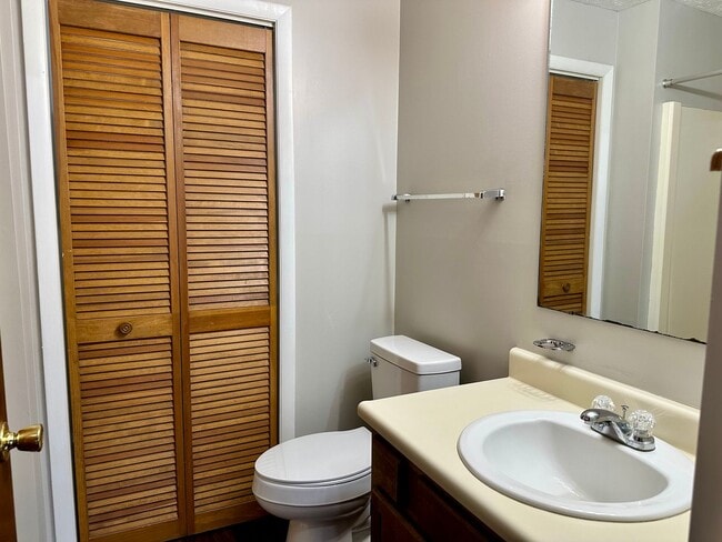 Building Photo - 1849 Tryon Dr