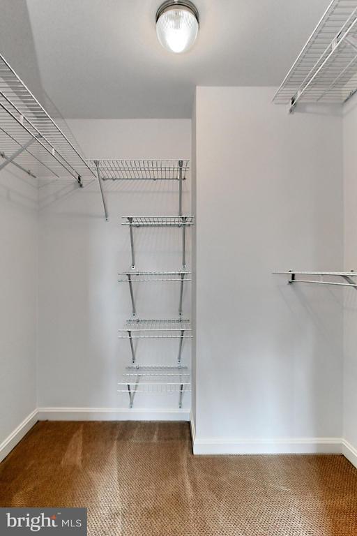 Building Photo - 2121 Jamieson Ave