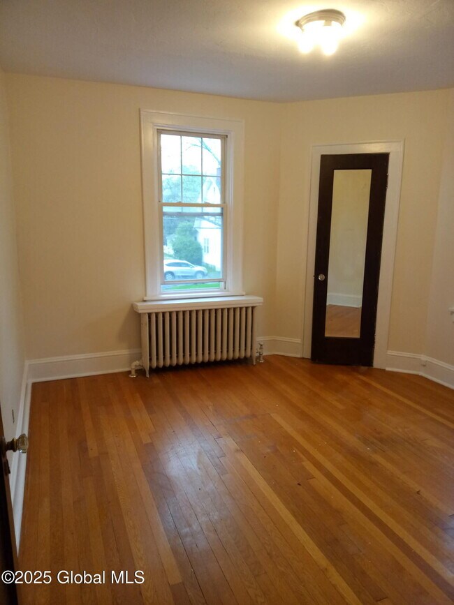 Building Photo - 31 Woodlawn Ave