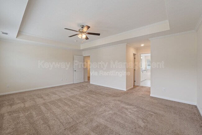 Building Photo - 585 Hampton Dr