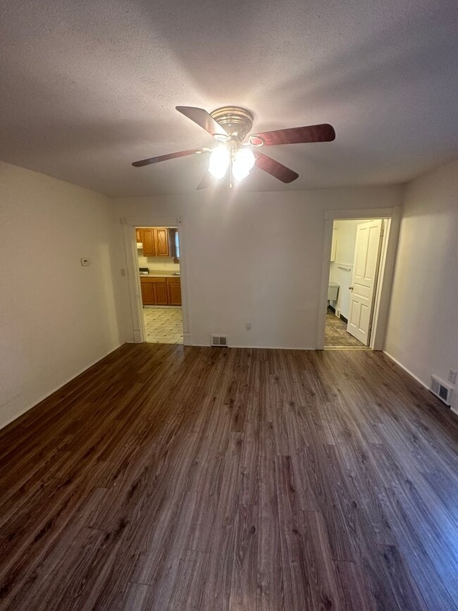 Building Photo - sce633