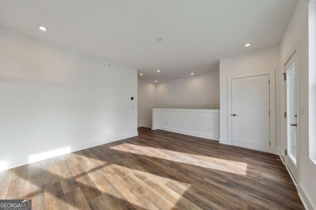 Building Photo - 515 Motivation Cir NW