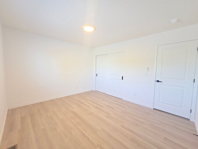 Building Photo - $2,500 - 4 Bed / 2.5 Stunning Home in Five Mile Prairie Neighborhood