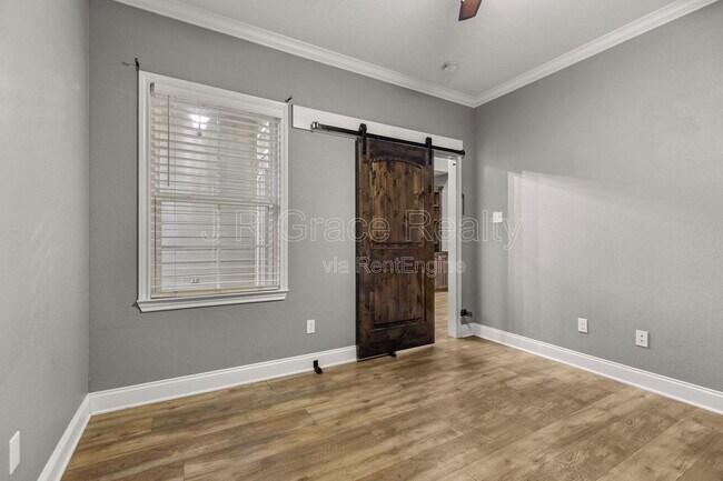 Building Photo - 19 N Shore Cir