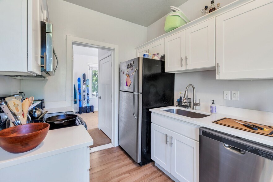 Building Photo - 852 S 700 E