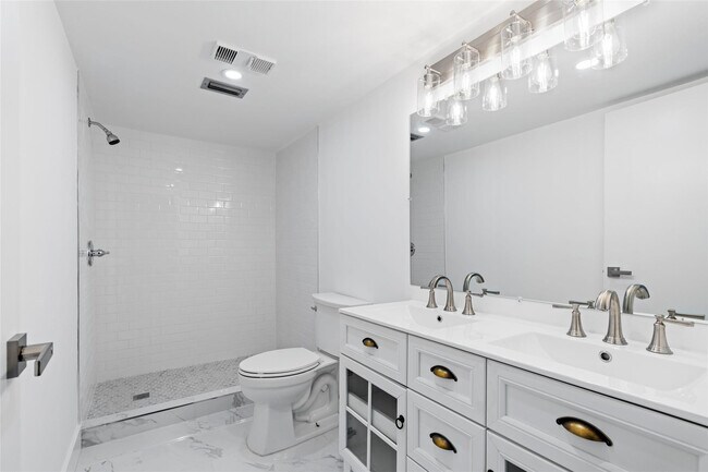 Building Photo - 7301 Amberly Ln