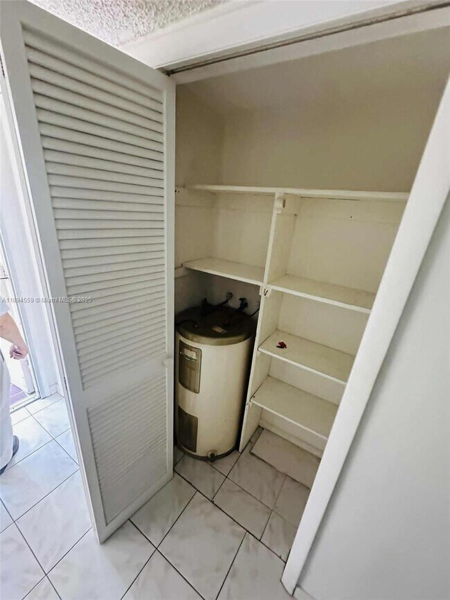 Building Photo - 215 SE 3rd Ave