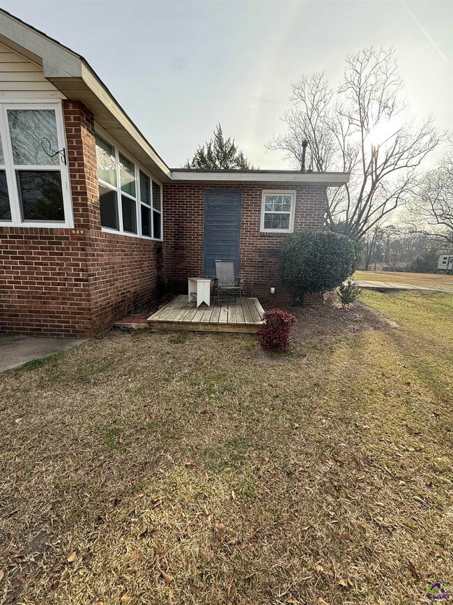 Building Photo - 5035 Housers Mill Rd