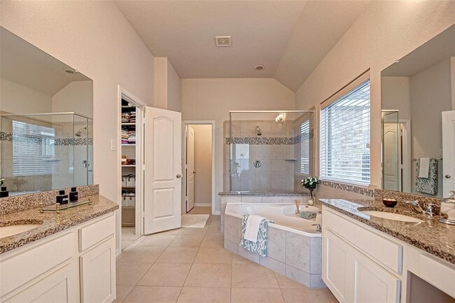 Building Photo - 23811 Via Viale Dr