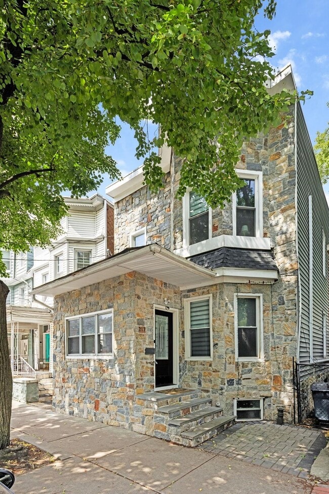 Building Photo - 217 Highwood Ave