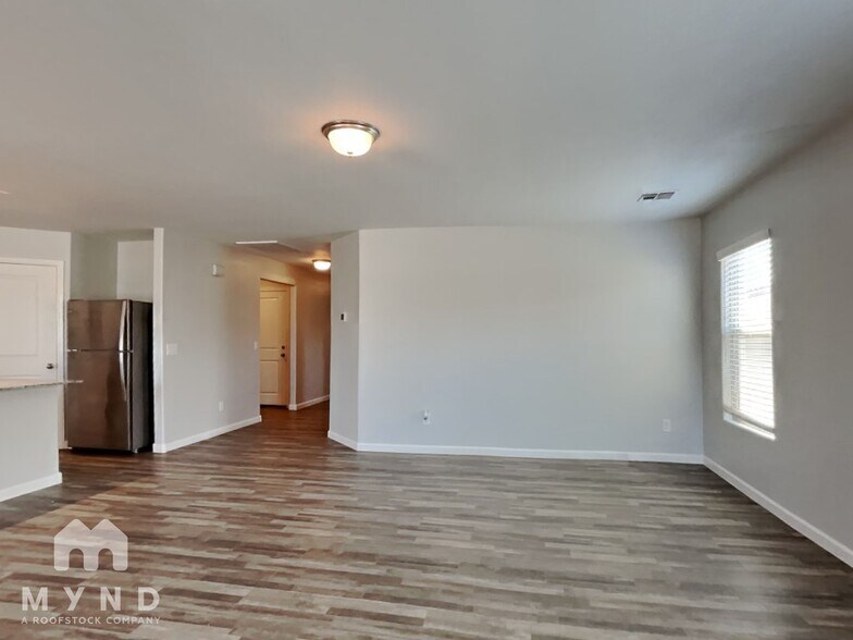 Building Photo - 2383 Oakmont Ln