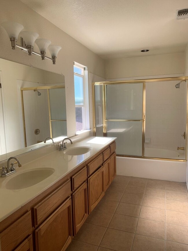 Building Photo - 5828 Laguna Vale Way