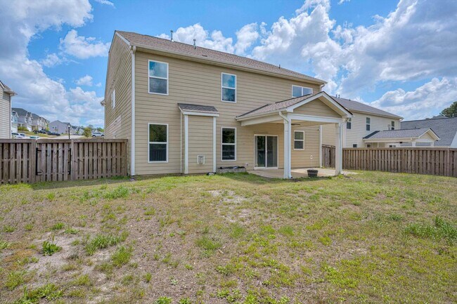 Building Photo - Beautiful 5 Bedroom Home For Rent