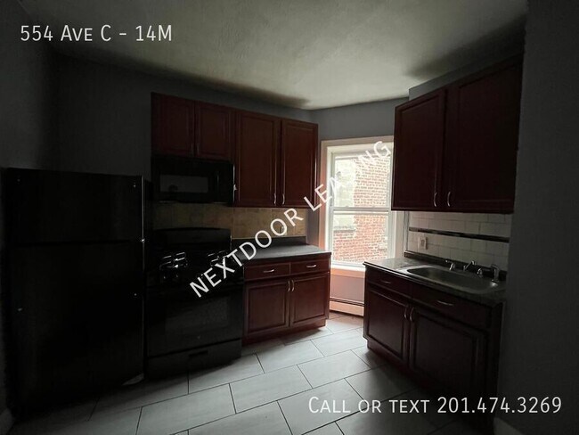 Building Photo - 554 Avenue C