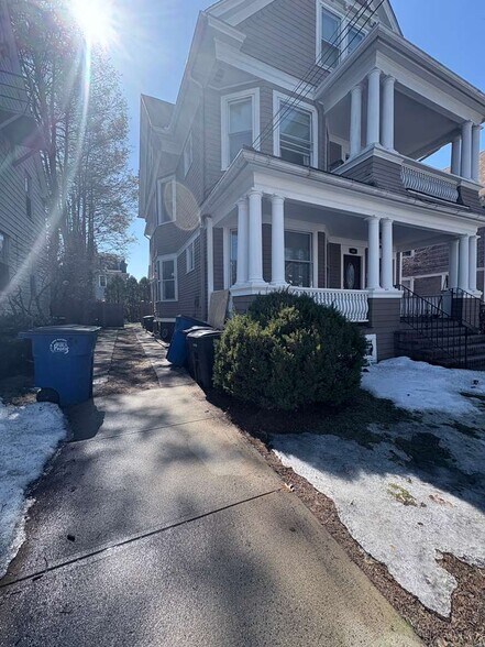 Building Photo - 64 Stanley St