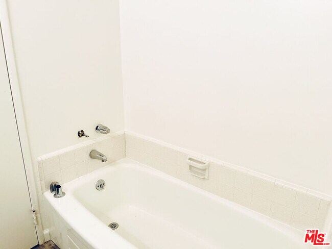 Building Photo - 757 Ocean Ave