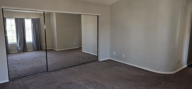 Building Photo - 7110 N 28th Dr