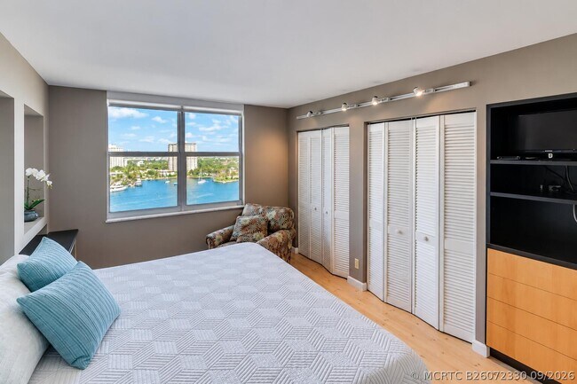 Building Photo - 1 Las Olas Cir