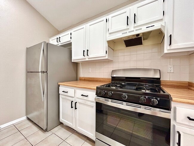 Building Photo - 510 Greenlawn Blvd