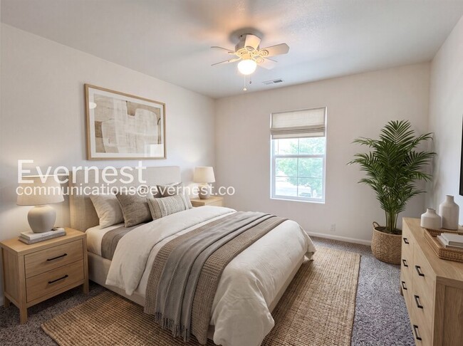 Building Photo - 2 Bed/2.5 Bath Townhome with Modern Amenities / Available Now!