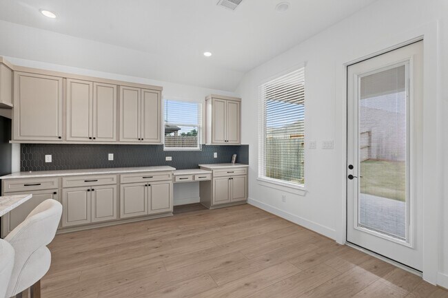 Building Photo - 9745 Roaring River Fls Ln