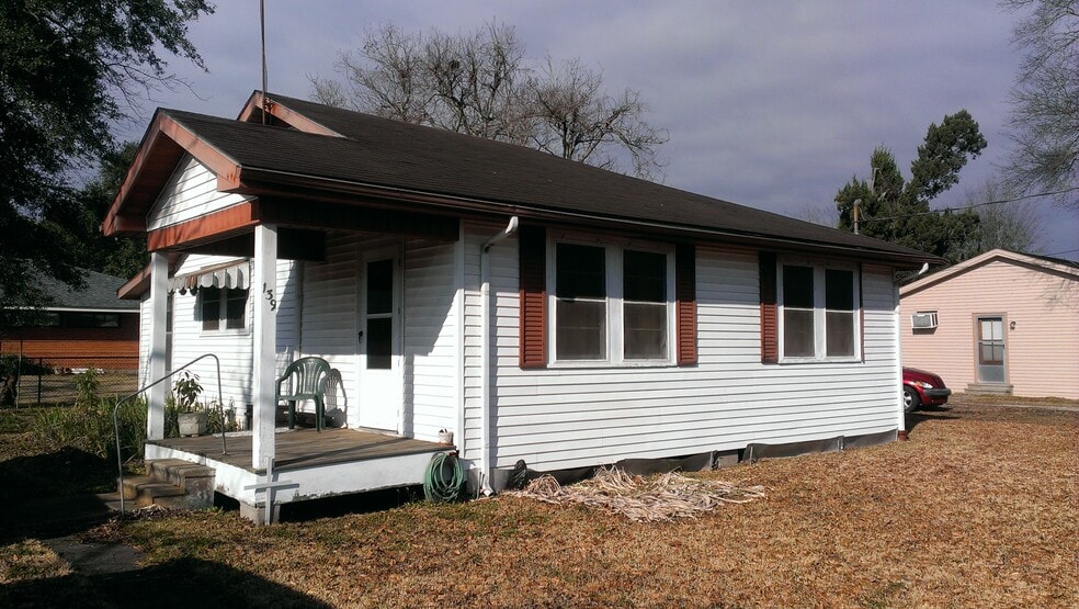 Building Photo - 139 Colonial Avenue
