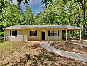 Building Photo - 1800 Silver Leaf Ct SW
