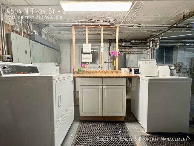 Building Photo - 4504 N Troy St
