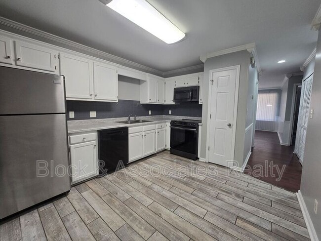 Building Photo - 702 Westbrook Ct