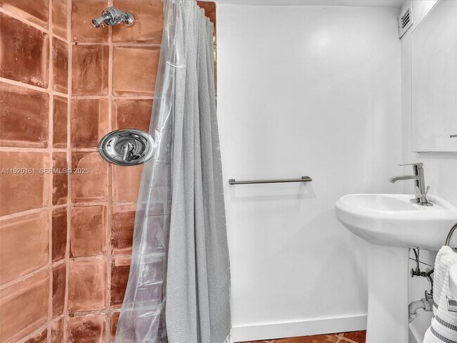 Building Photo - 1881 Washington Ave