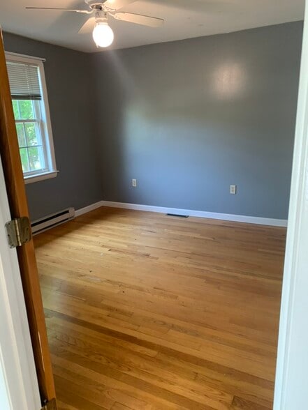 Building Photo - 33 Hartwell Ave