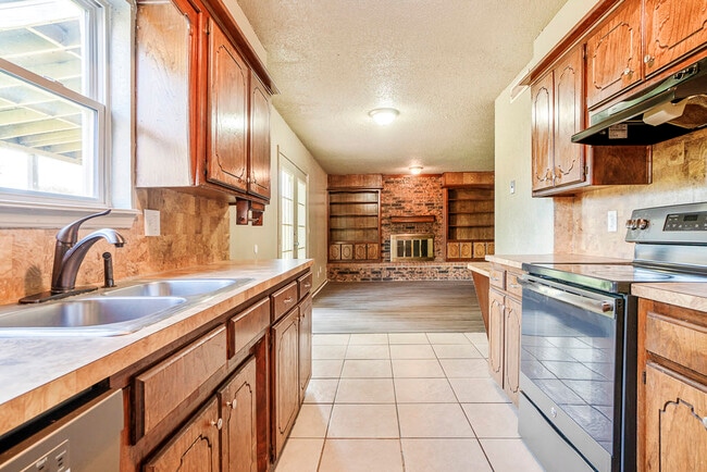 Building Photo - 5520 Evanbrook Terrace