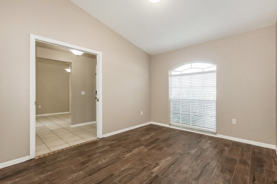 Building Photo - 7742 Ashford Dr