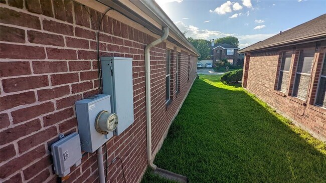 Building Photo - 10314 Cades Creek Ct