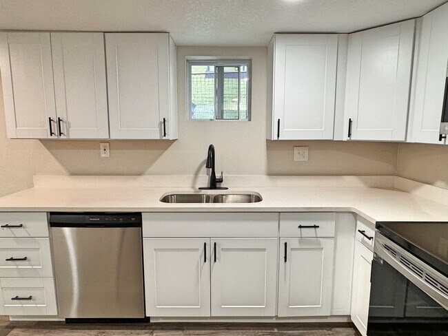 Building Photo - 3250 Meade St