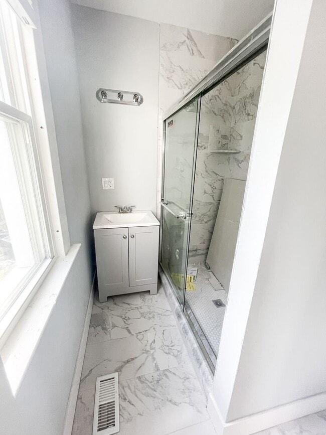 Building Photo - 236 Nicoll St