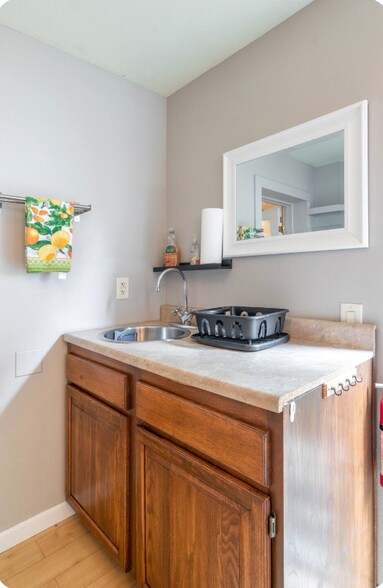 Building Photo - 1924 SE Harney St