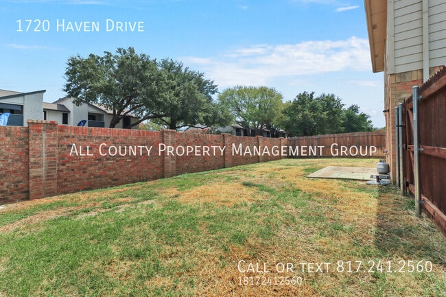 Building Photo - 1720 Haven Dr