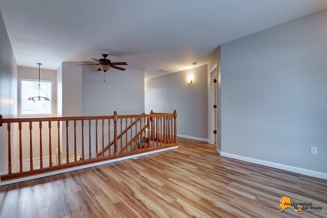 Building Photo - Amberwood Park: Homey Townhouse with Fence...