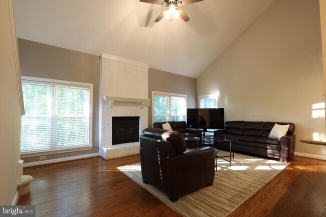 Building Photo - 6732 Rock Brook Dr