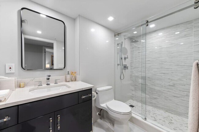 Building Photo - 1900 Consulate Pl