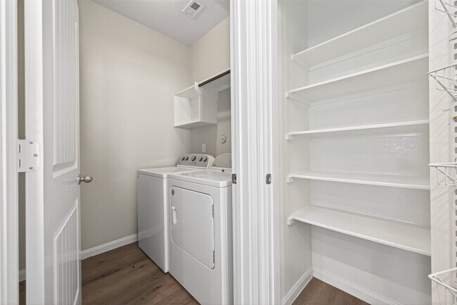 Building Photo - 3548 Cannon Dr