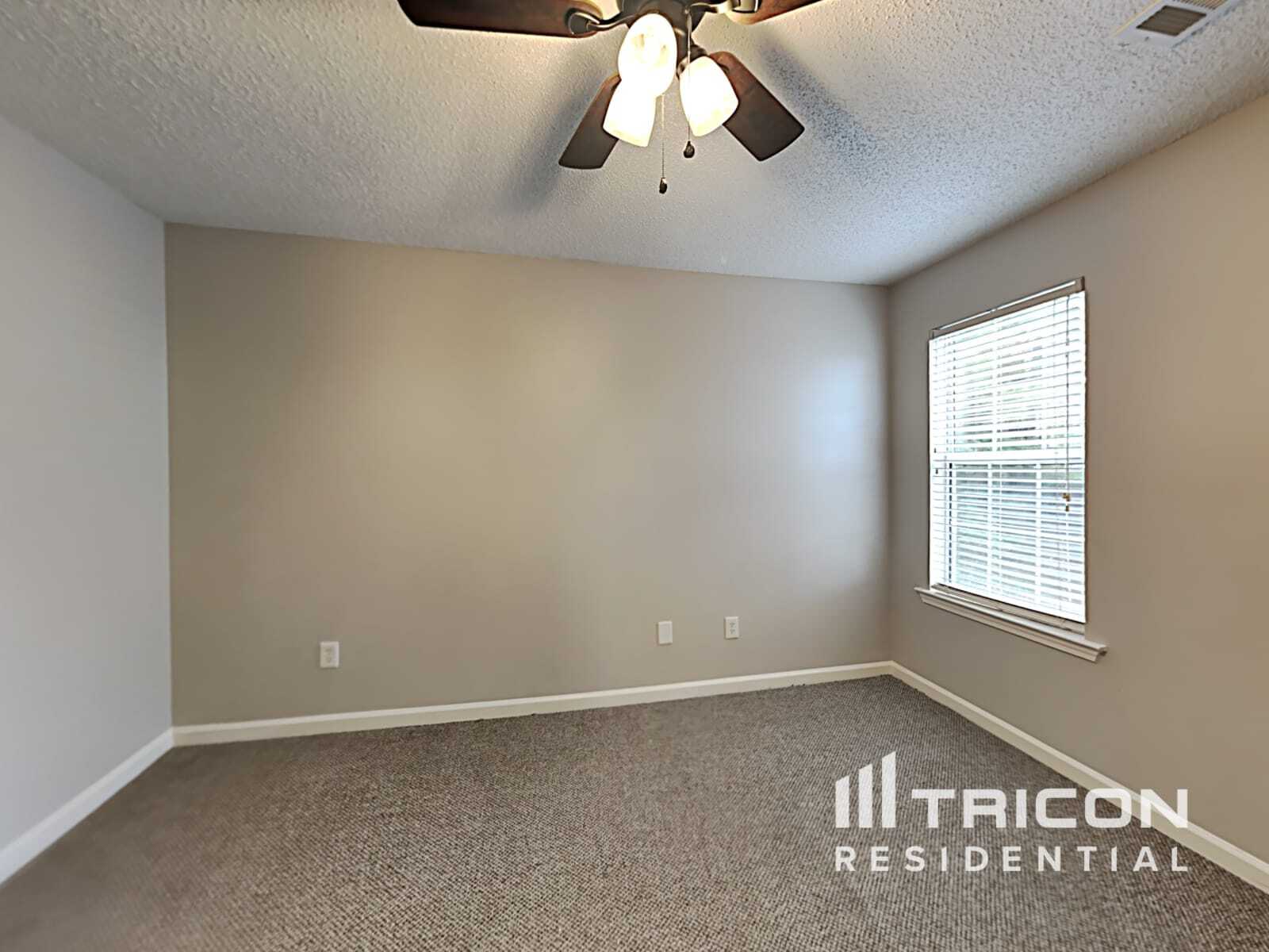 Building Photo - 404 Gresham Dr