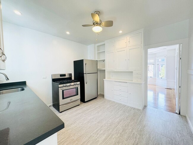 Building Photo - Bernal/Mission/Noe: Updated Flat w/ Shared...